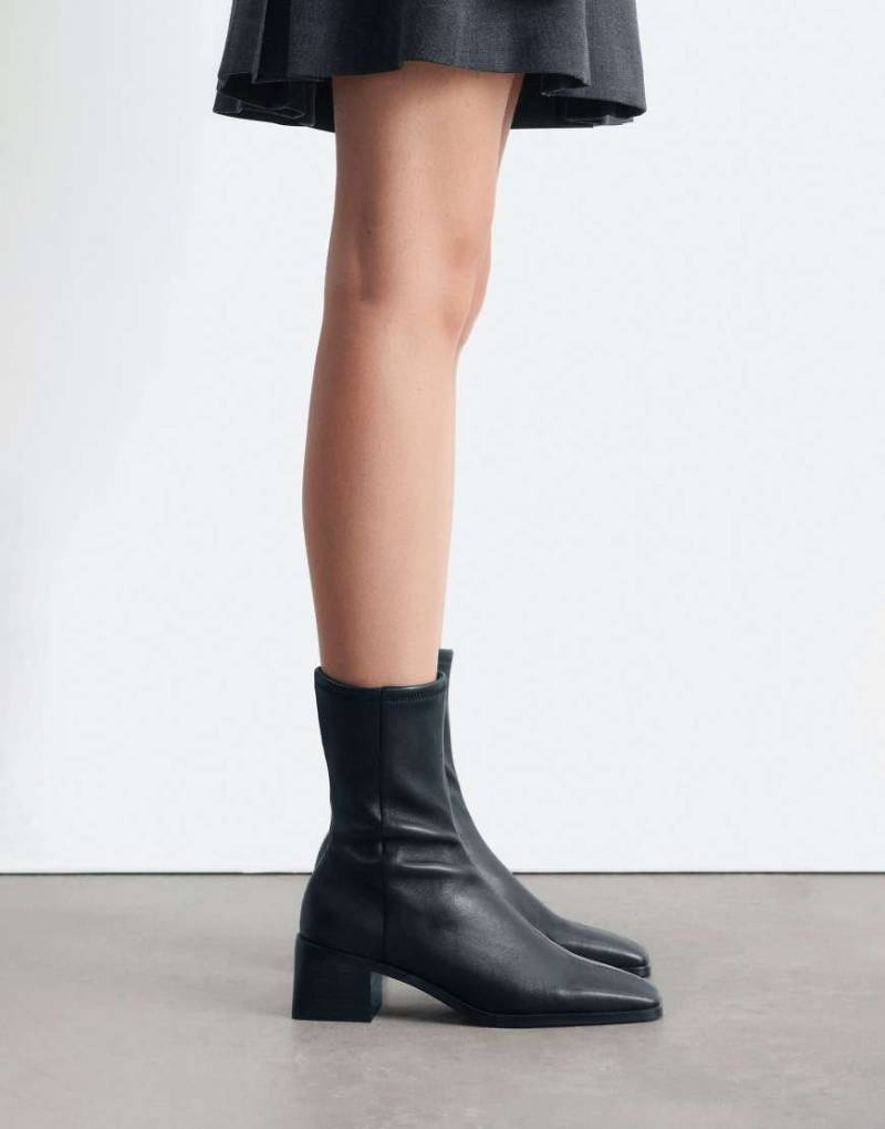 & Other Stories - Ankle-Boots aus Leder in Schwarz mit dickem Absatz von Other Stories
