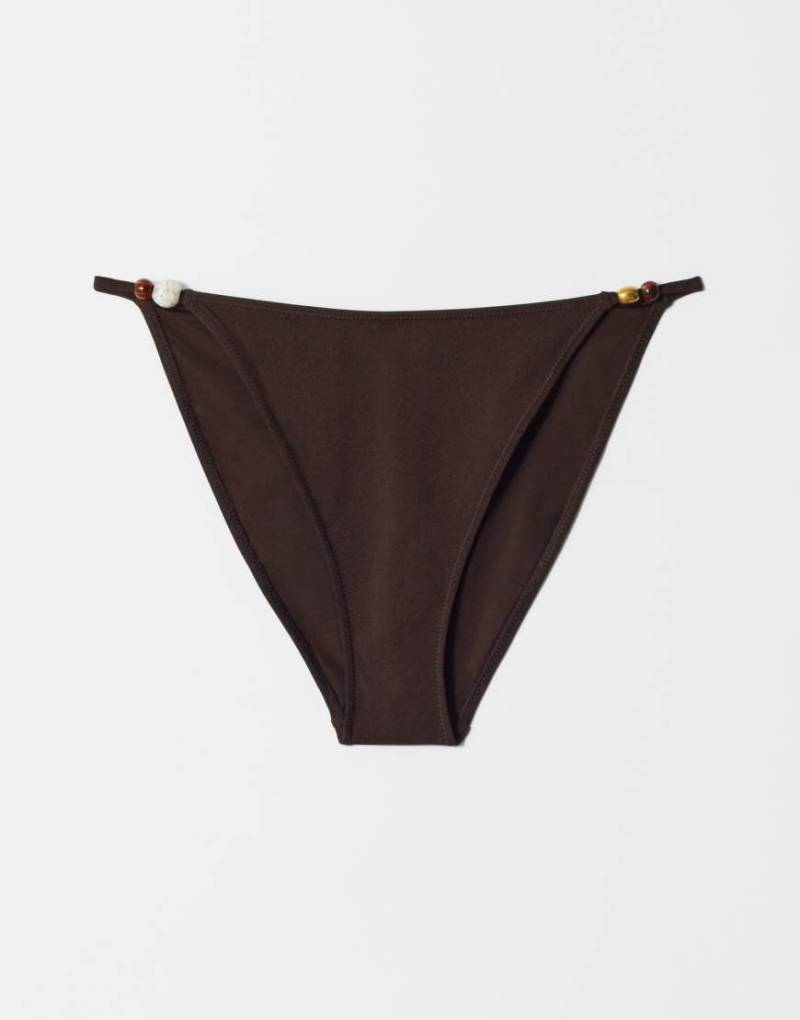 & Other Stories - Bikinihose in Braun mit Muschelriemen von Other Stories