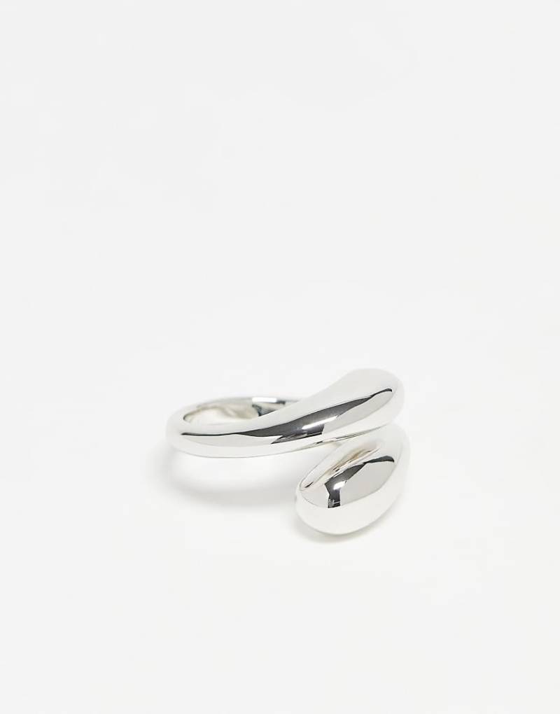 & Other Stories - Breiter Ring in Silber-Optik mit Spiral-Design von Other Stories