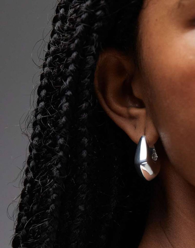 & Other Stories - Dreieckige Creolen in Silber von Other Stories