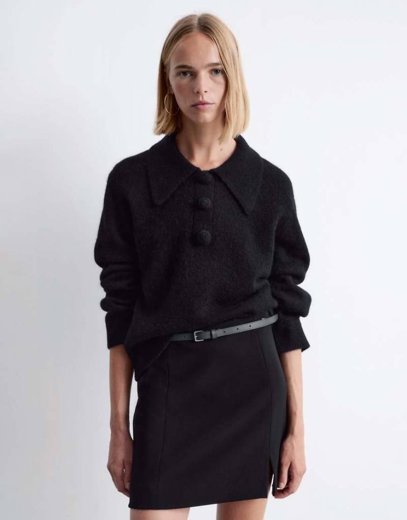 & Other Stories - Flauschiger Strickpullover in Schwarz aus Woll-Alpakamix mit Kragen von Other Stories