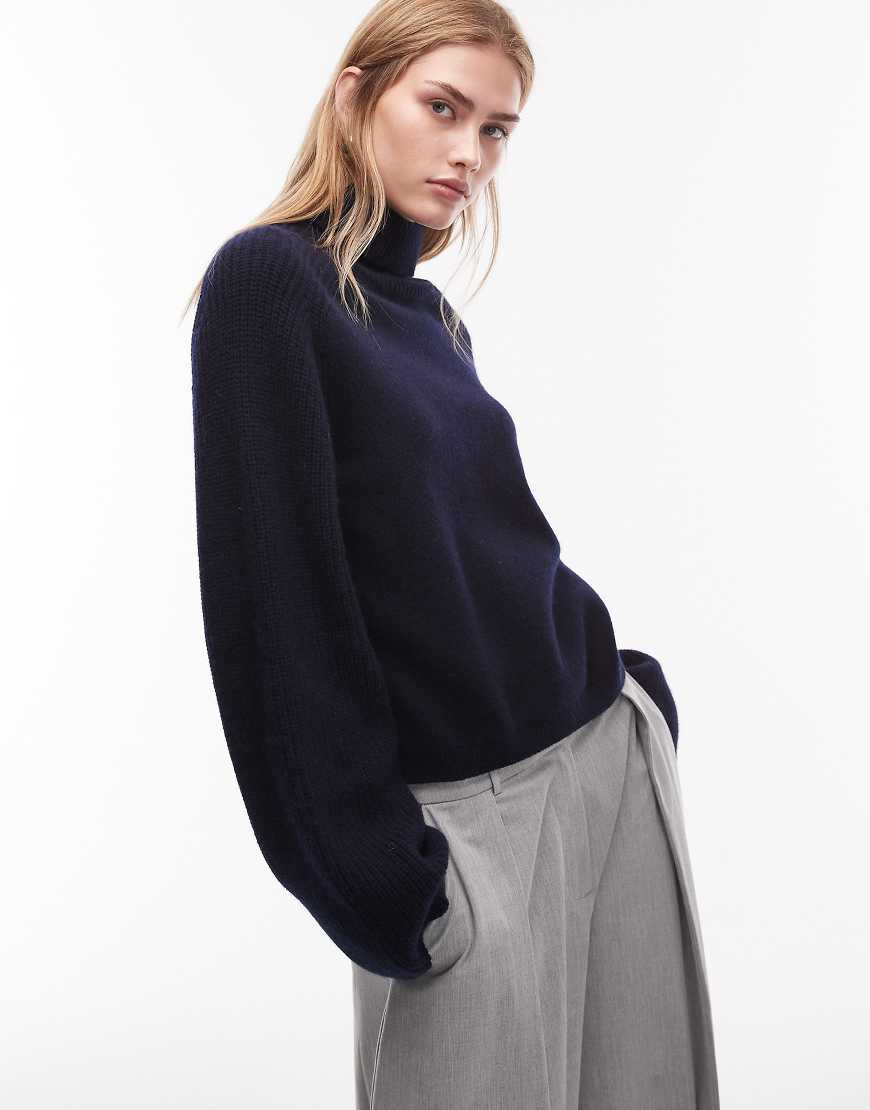 & Other Stories - Gerippter Rollkragenpullover aus Wolle in Dunkelblau-Marineblau & Other Stories - Gerippter Rollkragenpullover aus Wolle in Dunkelblau-Marineblau von Other Stories