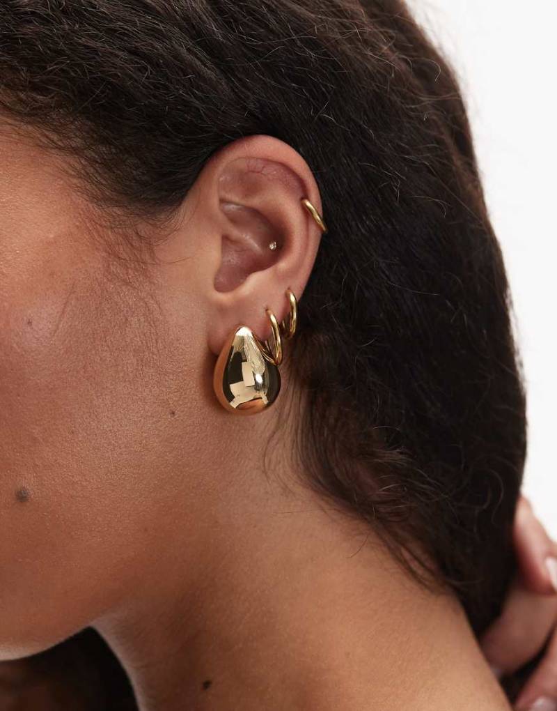 & Other Stories - Große tropfenförmige Ohrstecker in Goldoptik-Goldfarben von Other Stories