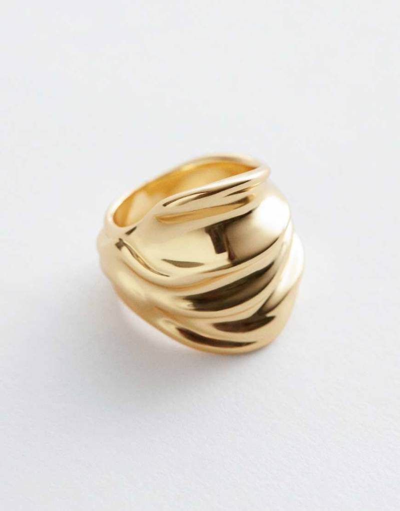 & Other Stories - Großer Ring in Goldoptik mit gebogenem Design-Goldfarben von Other Stories