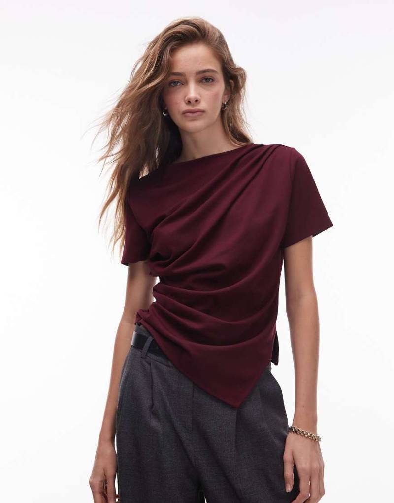 & Other Stories - Jersey-T-Shirt in Burgunderrot mit drapierter Vorderseite und asymmetrischem Saumschlitz-Braun von Other Stories