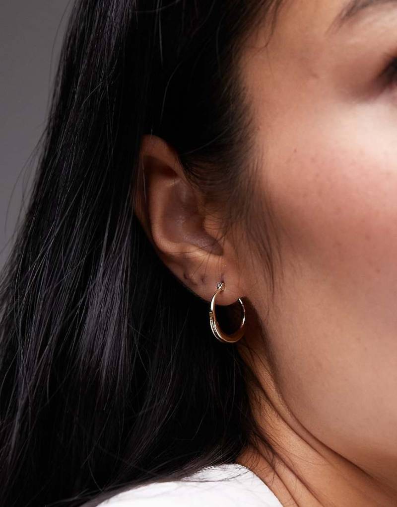 & Other Stories - Kleine Creolen in Gold-Optik mit breitem Rand-Goldfarben von Other Stories