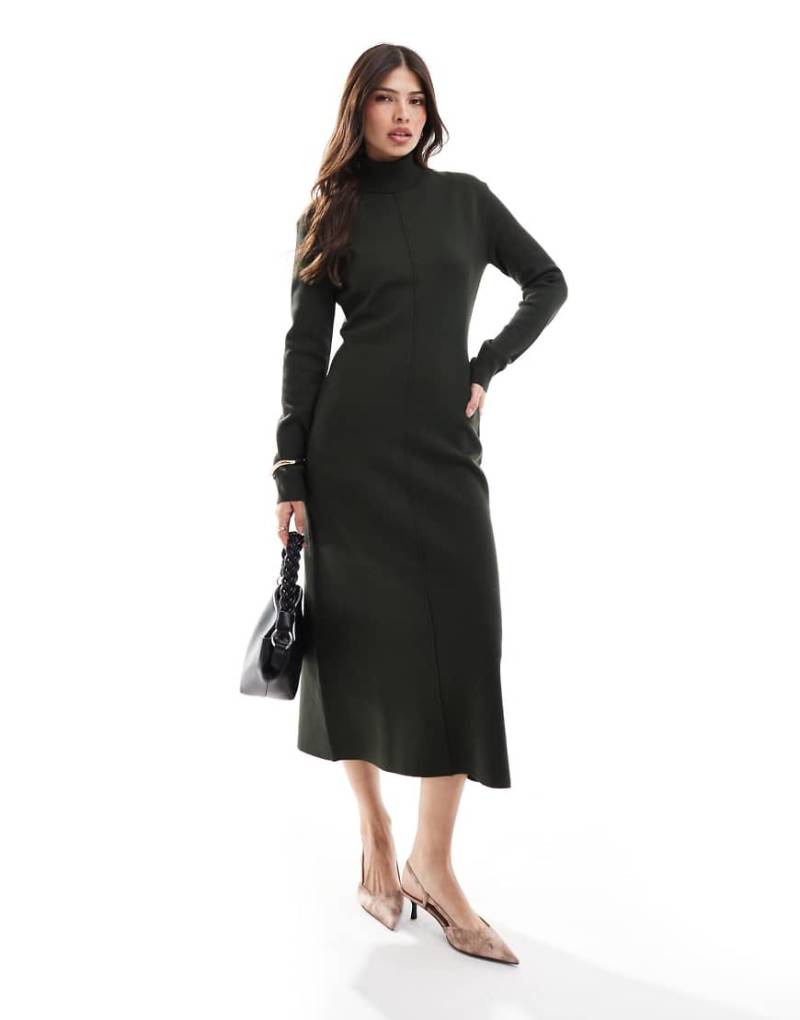 & Other Stories - Kompaktes Midaxi-Strickkleid in Dunkelgrün mit hohem Kragen von Other Stories