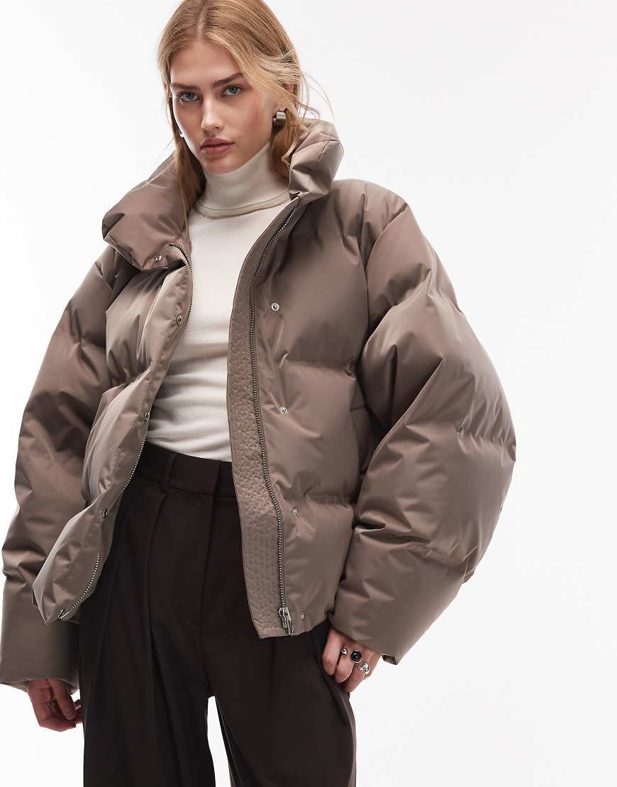 & Other Stories - Kurze, wattierte Daunenjacke in Maulwurfbraun-Brown von Other Stories