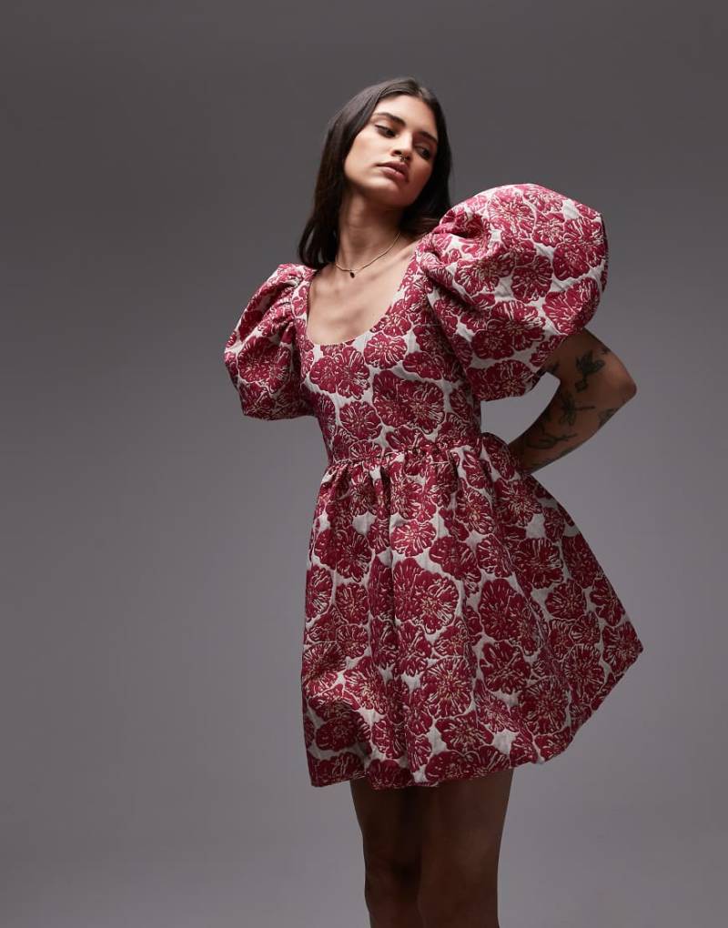 & Other Stories - Kurzes Brokat-Kleid in Rosa mit auffälligen Puffärmeln, tiefem Rückenausschnitt und Blumenmuster von Other Stories