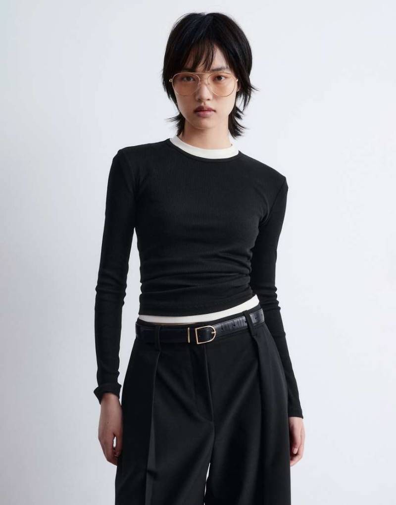 & Other Stories - Langärmliges, geripptes Oberteil aus weichem Jersey in Schwarz von Other Stories