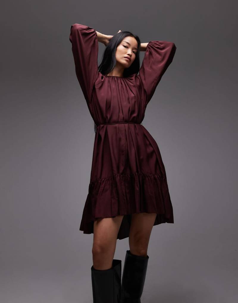 & Other Stories - Langärmliges Midikleid aus fließendem Material in Burgunderrot mit Rüschendetail von Other Stories