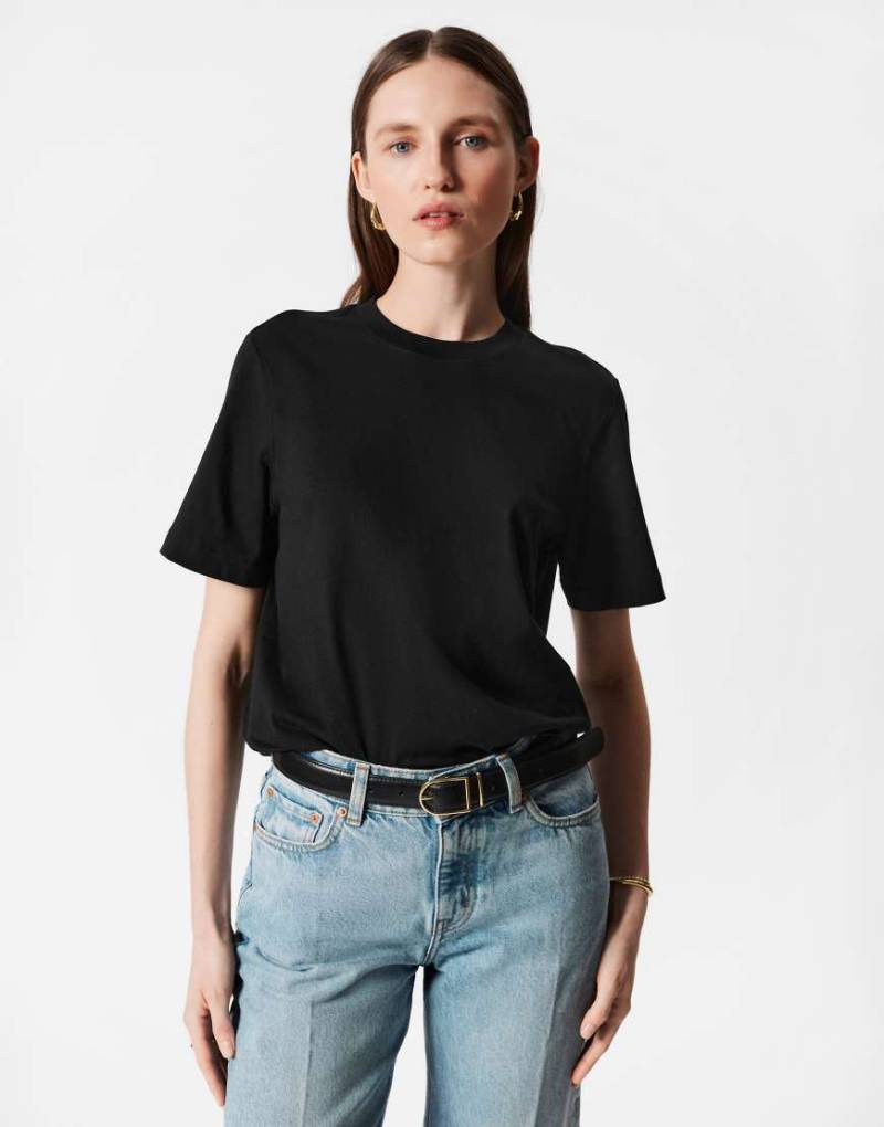 & Other Stories - Locker geschnittenes, kurzärmliges T-Shirt in Schwarz von Other Stories