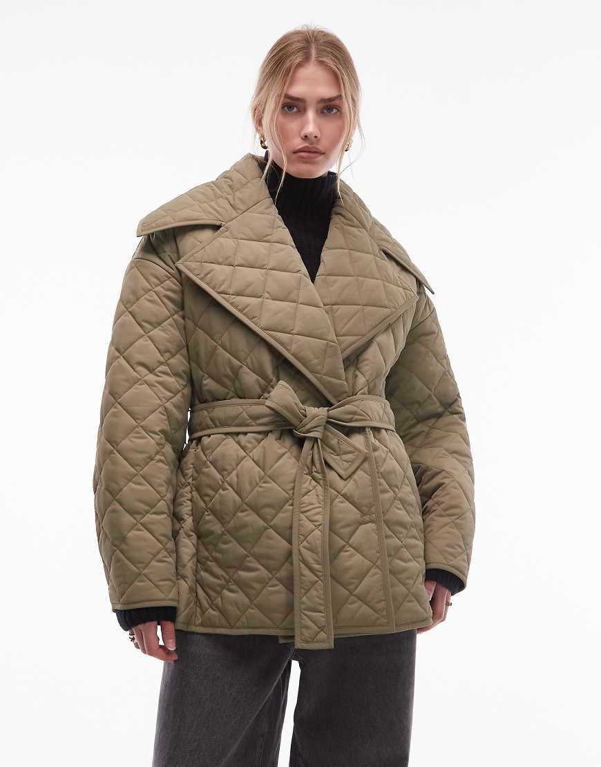 & Other Stories - Longline-Steppjacke in dunklem Khakigrün mit Gürtel von Other Stories