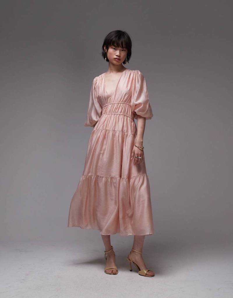 & Other Stories - Midaxikleid in Rosa mit voluminösen Ärmeln und gesmoktem Oberteil & Other Stories - Midaxikleid in Rosa mit voluminösen Ärmeln und gesmoktem Oberteil von Other Stories