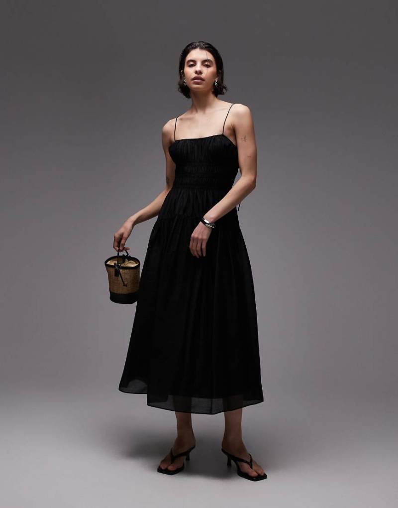 & Other Stories - Midikleid in Schwarz im Milchmädchen-Stil mit gesmokten Details und Spaghettiträgern von Other Stories