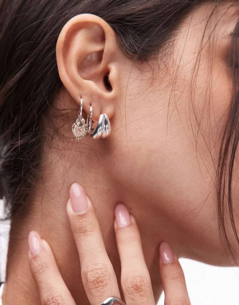 & Other Stories - Ohrstecker in Silberoptik mit doppeltem Creolen-Design von Other Stories