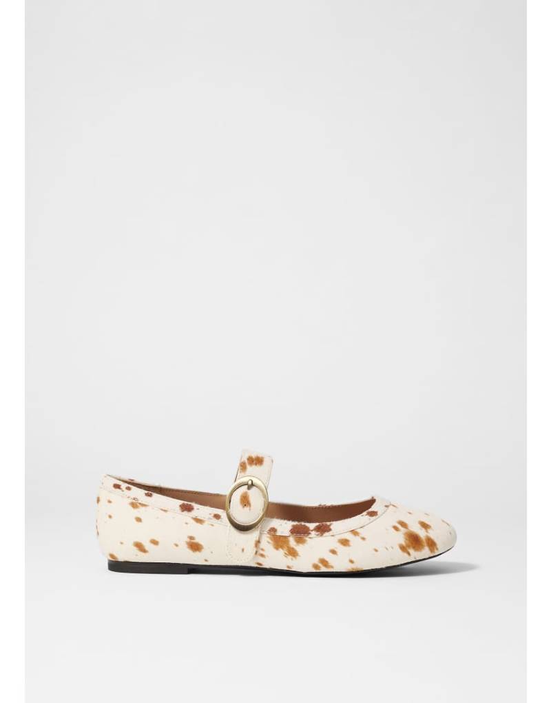 & Other Stories - Premium - Ballerinas in Weiß mit Haar-Optik, Kuhflecken-Muster und Mary-Jane-Schnalle von Other Stories
