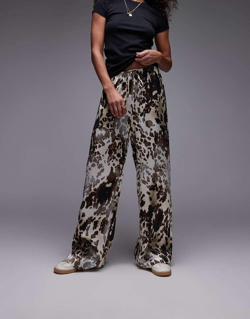 & Other Stories - Satin-Hose mit Animal-Print in Braun, elastischem Bund und weitem Bein & Other Stories - Satin-Hose mit Animal-Print in Braun, elastischem Bund und weitem Bein von Other Stories