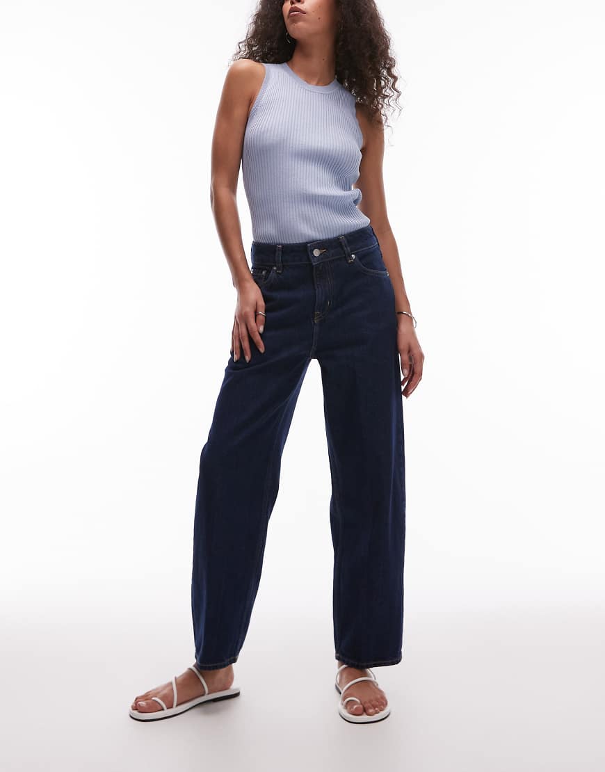 & Other Stories - Schmale Barrel-Jeans in verwaschenem Dunkelblau & Other Stories - Schmale Barrel-Jeans in verwaschenem Dunkelblau von Other Stories