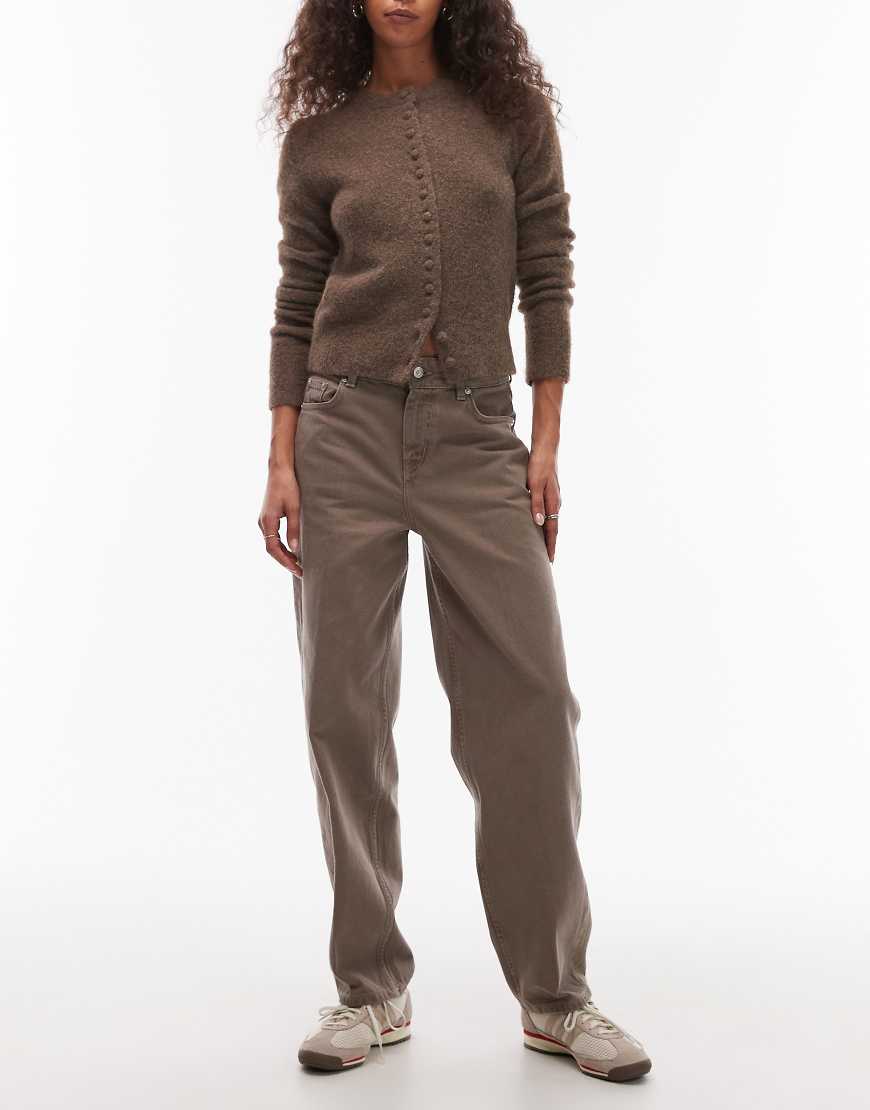 & Other Stories - Schmale Barrel-Jeans in verwaschenem Maulwurfbraun-Neutral von Other Stories