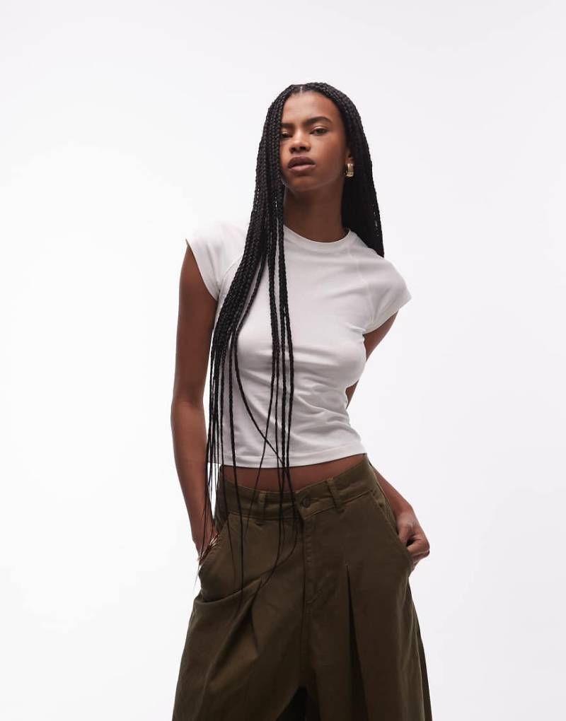 & Other Stories - Slim-Fit-Oberteil aus Jersey in Weiß mit Kappärmeln und Rundhalsausschnitt von Other Stories