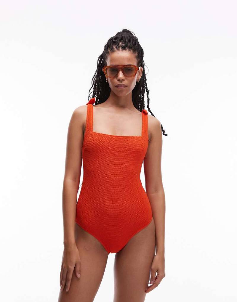 & Other Stories - Strukturierter Badeanzug in kräftigem Orange mit Zierknoten von Other Stories