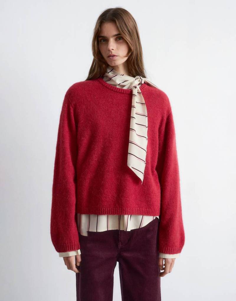 & Other Stories - Superweicher Pullover in tiefem Rot aus Alpaka und Wolle mit weiten Ärmeln von Other Stories