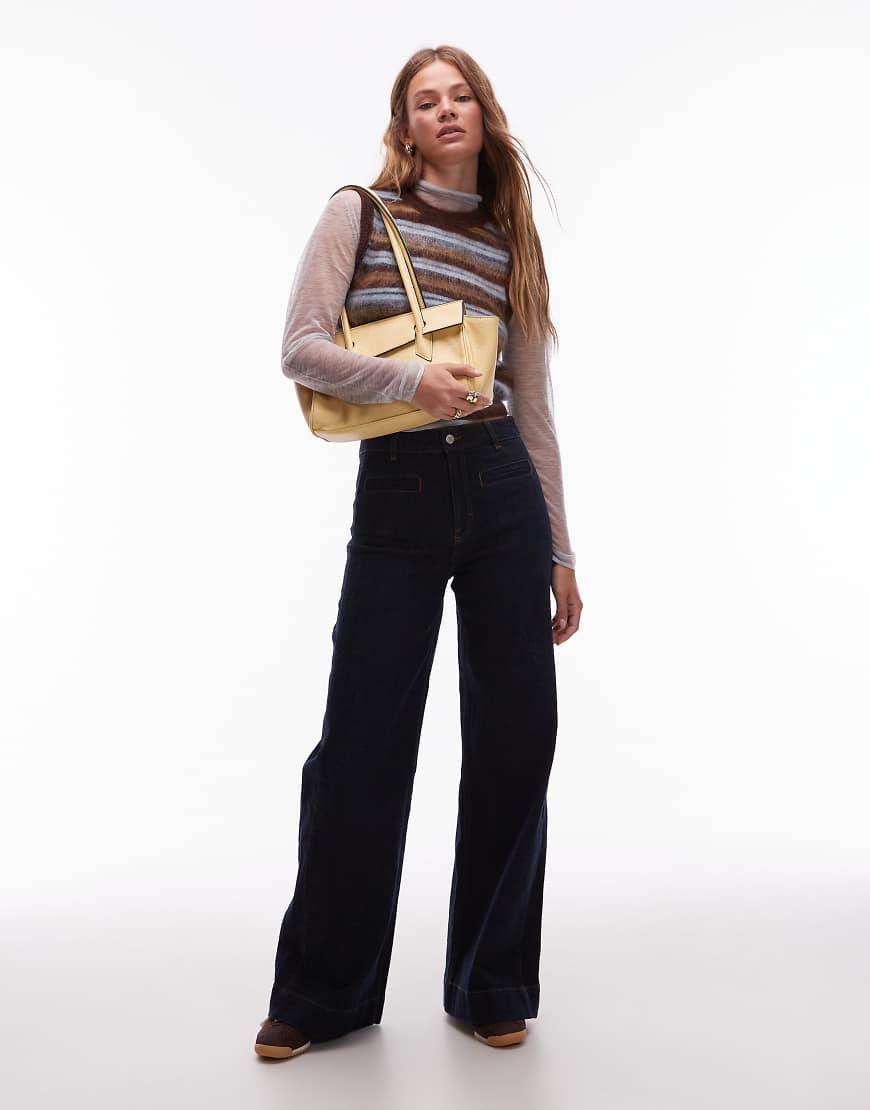 & Other Stories - Weite Jeans in dunkelblauer Waschung mit Paspeltaschen von Other Stories