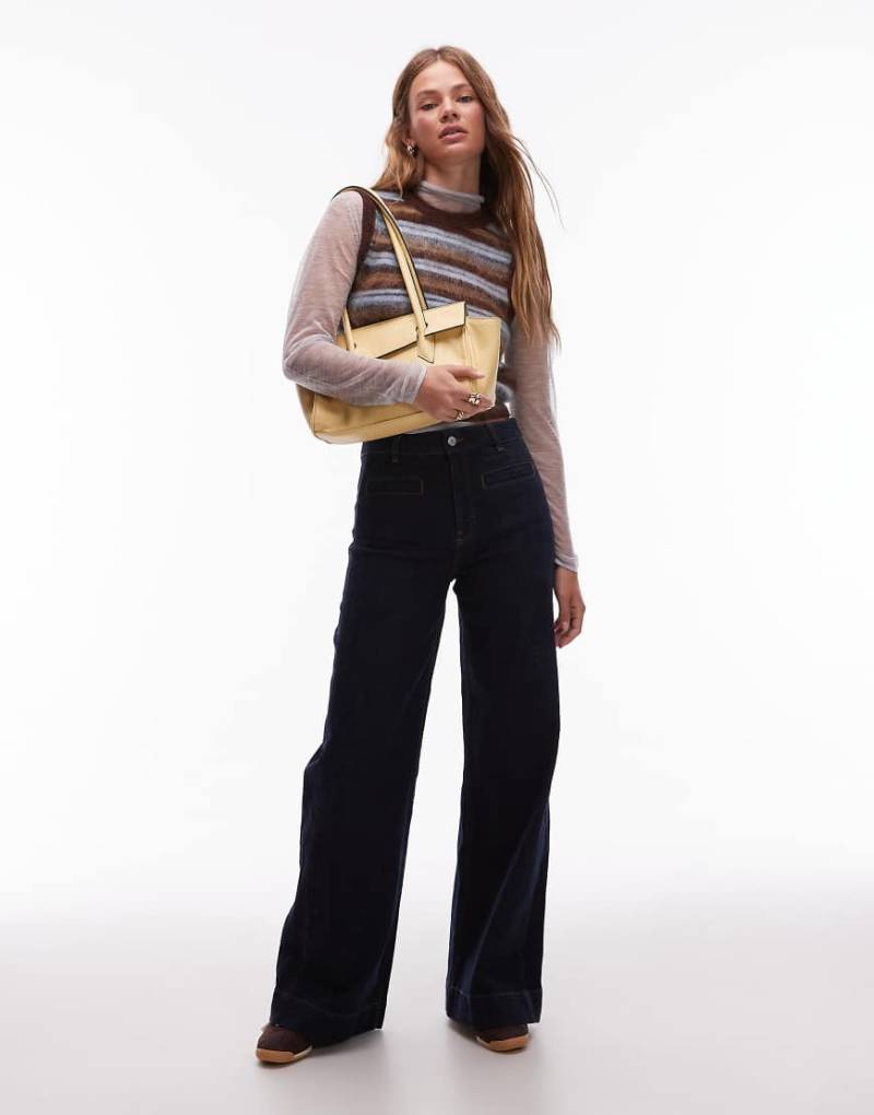 & Other Stories - Weite Jeans in dunkelblauer Waschung mit Paspeltaschen von Other Stories