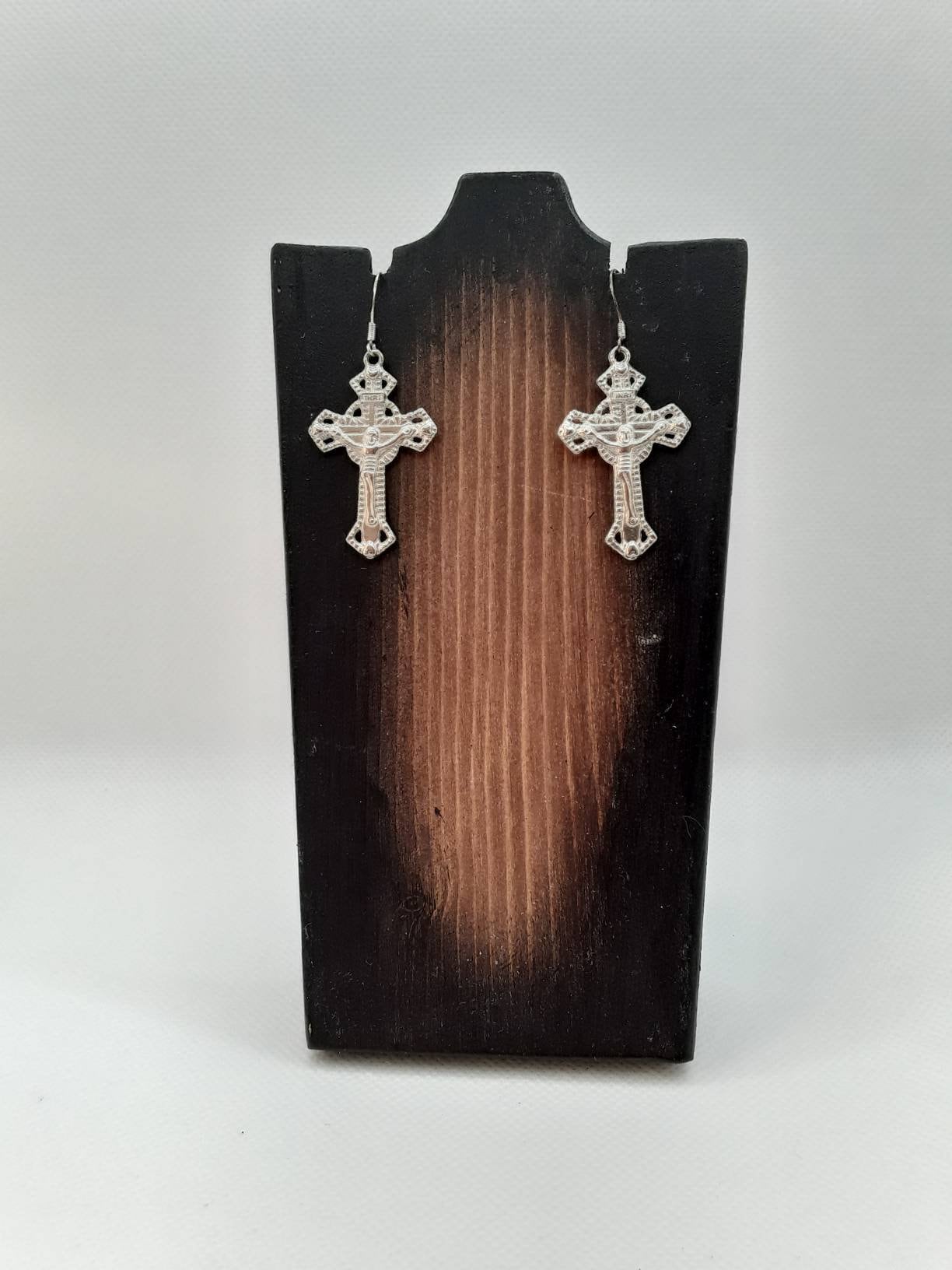 Kruzifix Ohrringe, Christlicher Schmuck, Kreuz Religiöser Versilbertes Kruzifix, Religiöse Christliche Ohrringe von OtherItemsFor11Q