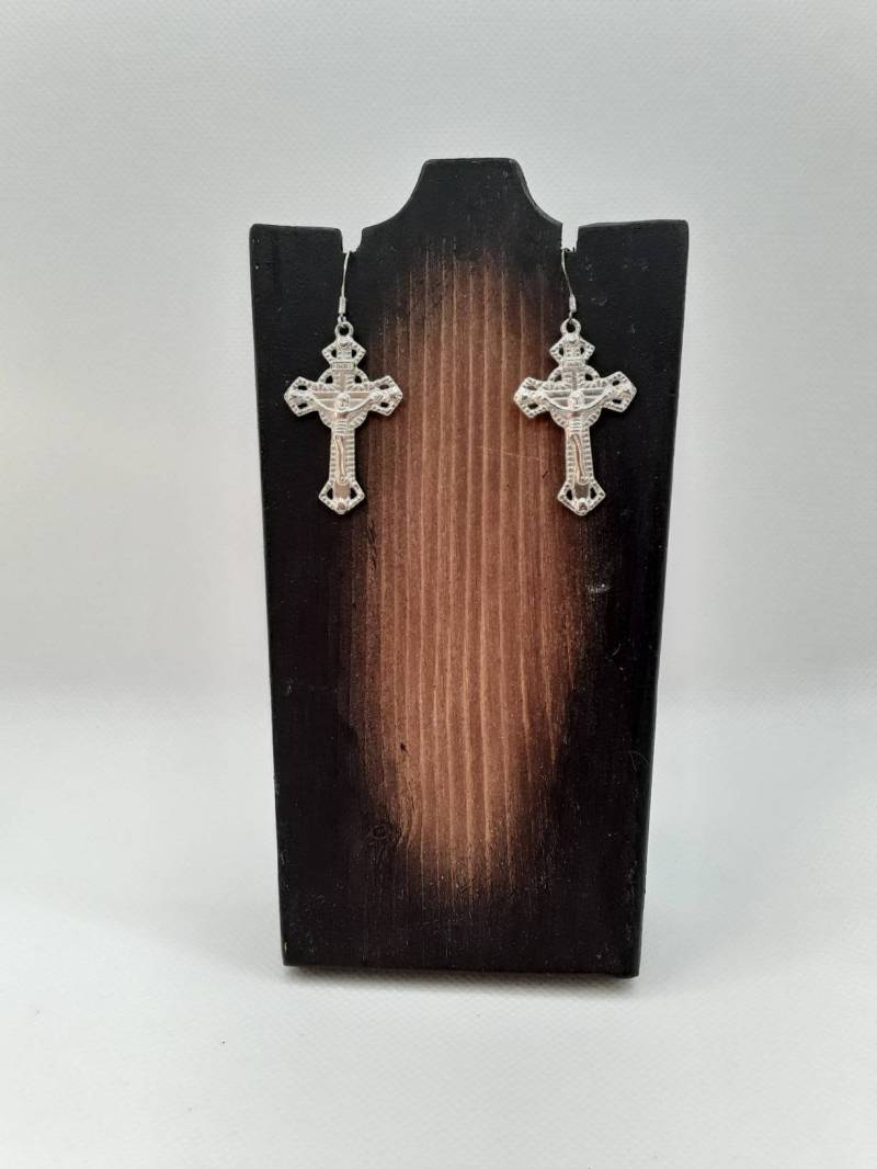 Versilberte Kruzifix-Ohrringe, Religiöser Schmuck von OtherItemsFor11Q