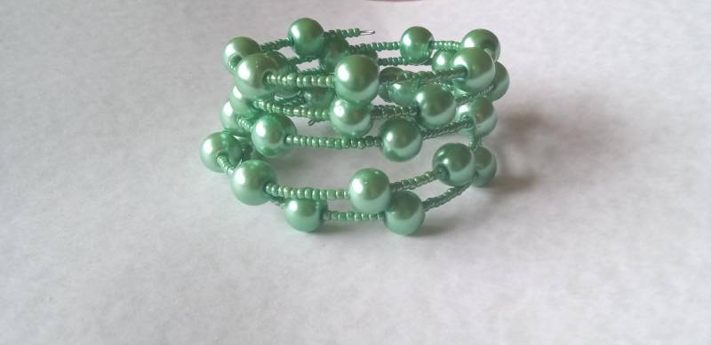 Perlen Memory Wire Armband, Mode-Accessoire von OtherItemsFor11Q