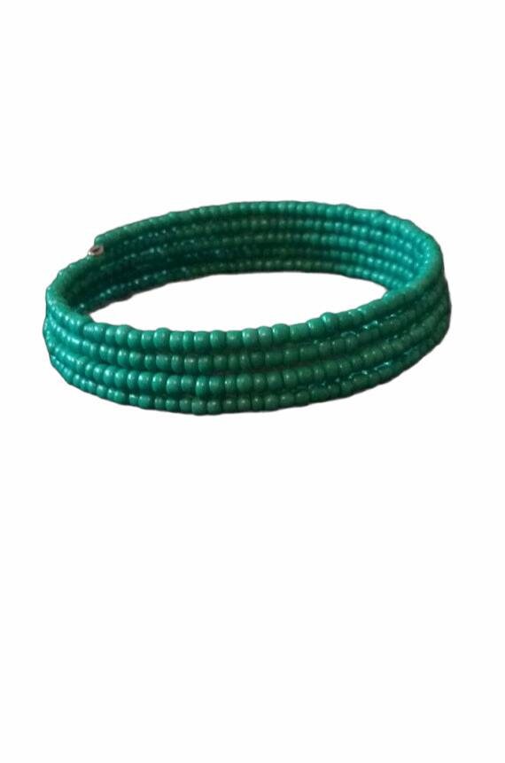 Türkis Grün Perlen Memory Draht Armband, Delikates Zartes Geschenk Zum Muttertag von OtherItemsFor11Q