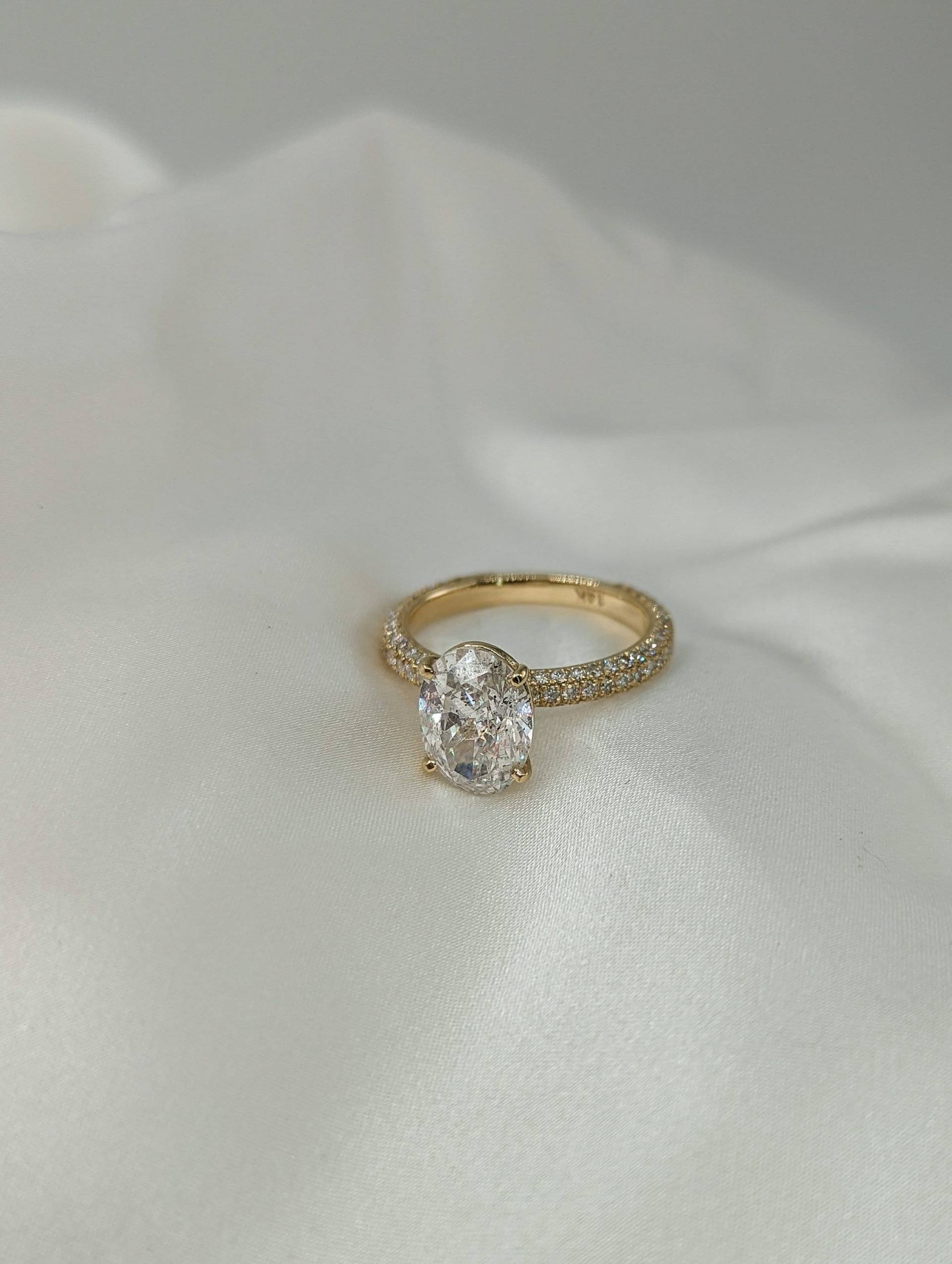 3.60 Karat Ovaler Diamant-Verlobungsring, 14K Gelbgold Mit Dreifacher Pave von Othergems