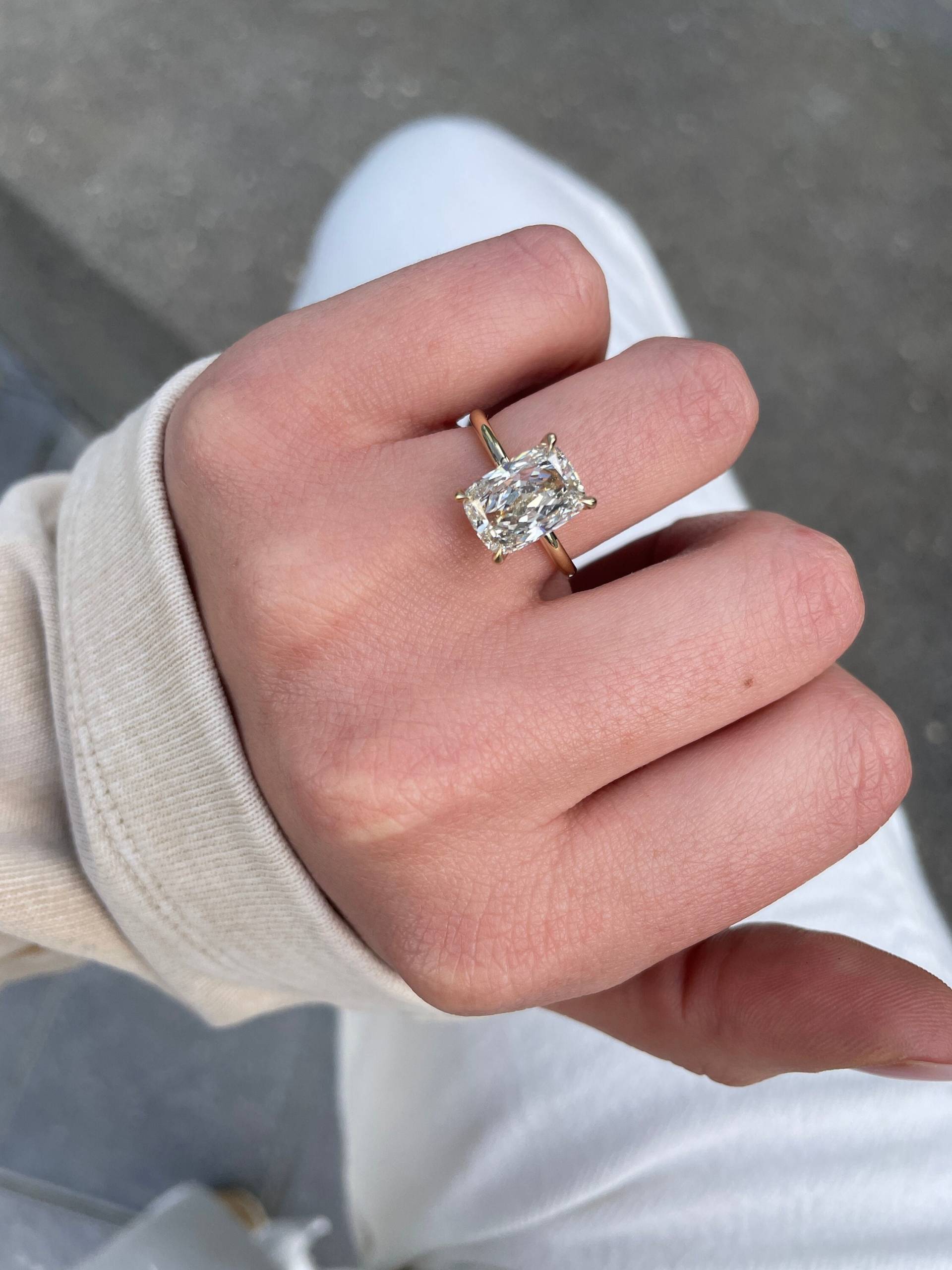 4 Karat Kissen Labor Diamant Verlobungsring, 14K Gelbgold, Solitaire Ring von OthergemsStudio