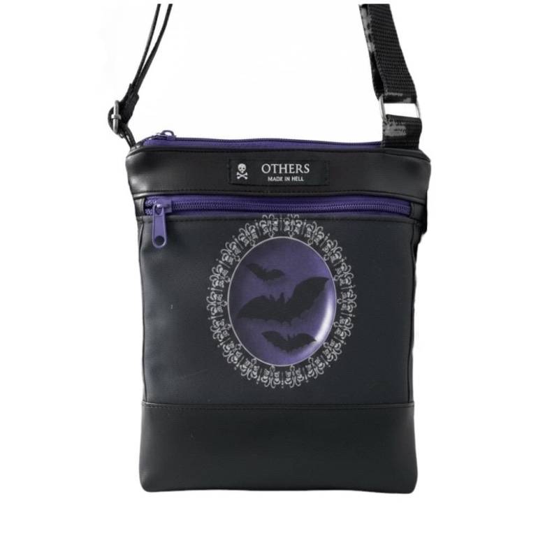 Bat in Frame Alternative Handytasche, Festivaltasche, Gürteltasche, Gothic Tasche von OthersMadeinhell