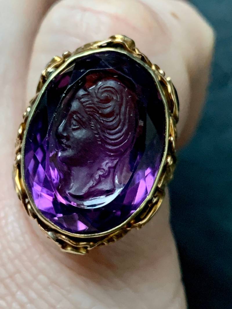 Erstaunlicher Amethyst Kamee, Intaglio Oder Siegelring, 14K, Jugendstil Arts & Crafts Stil Erstaunlicher Amethyst Kamee, Intaglio Oder Siegelring, 14K, Jugendstil Arts & Crafts Stil von OtherwiseEngaged