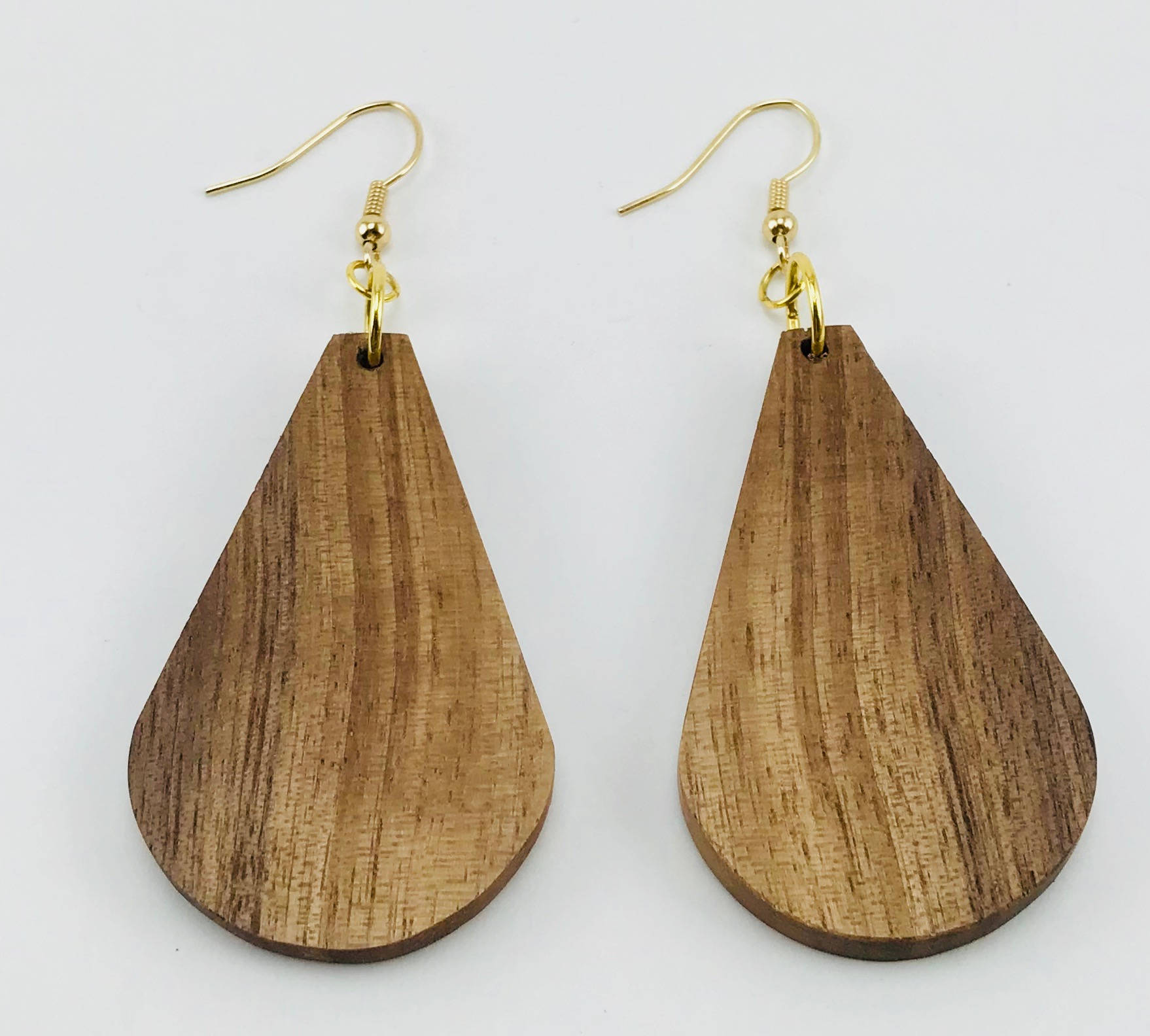 Handgefertigte Holz Regentropfen-Ohrringe Handgefertigte Holz Regentropfen-Ohrringe von OtilkaDesigns