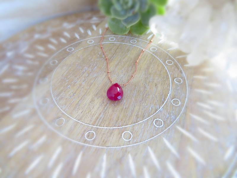 Echte Rubin-Tropfen-Halskette, Juli Geburtsstein, Zierliche Satelliten-Kette von OtisBJewelryGifts