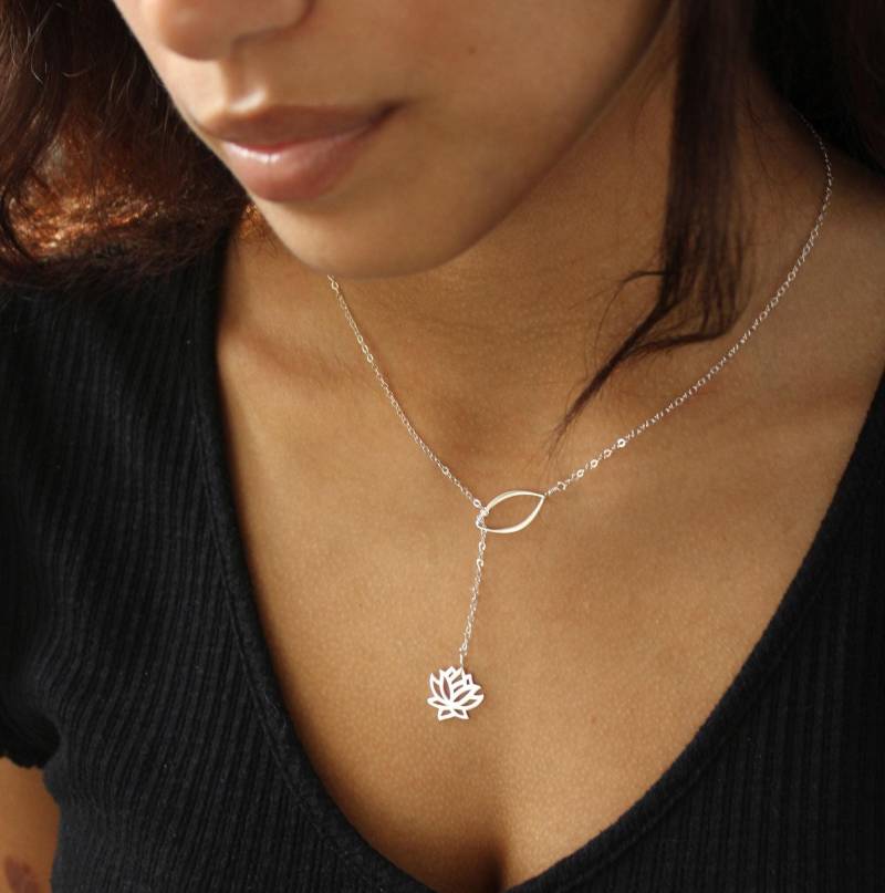 sterling Silber Lotus Lariat Halskette, Yoga Schmuck Geschenk von OtisBJewelryGifts