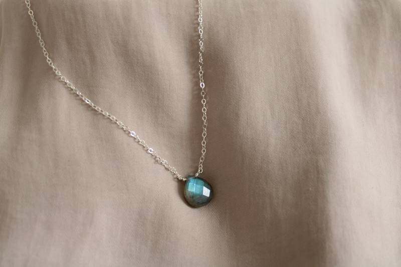 Zierliche Labradorit Sterling Silber Halskette, Unisex Edelstein Anhänger von OtisBJewelryGifts