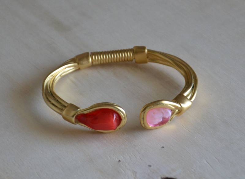 Gold Filled Messing Armreif-Resin Eingelegt Gold Feder Armreif-Unikat Stil Armband-Gold Armreif-Europa Made Armreif von OtroAccesorio