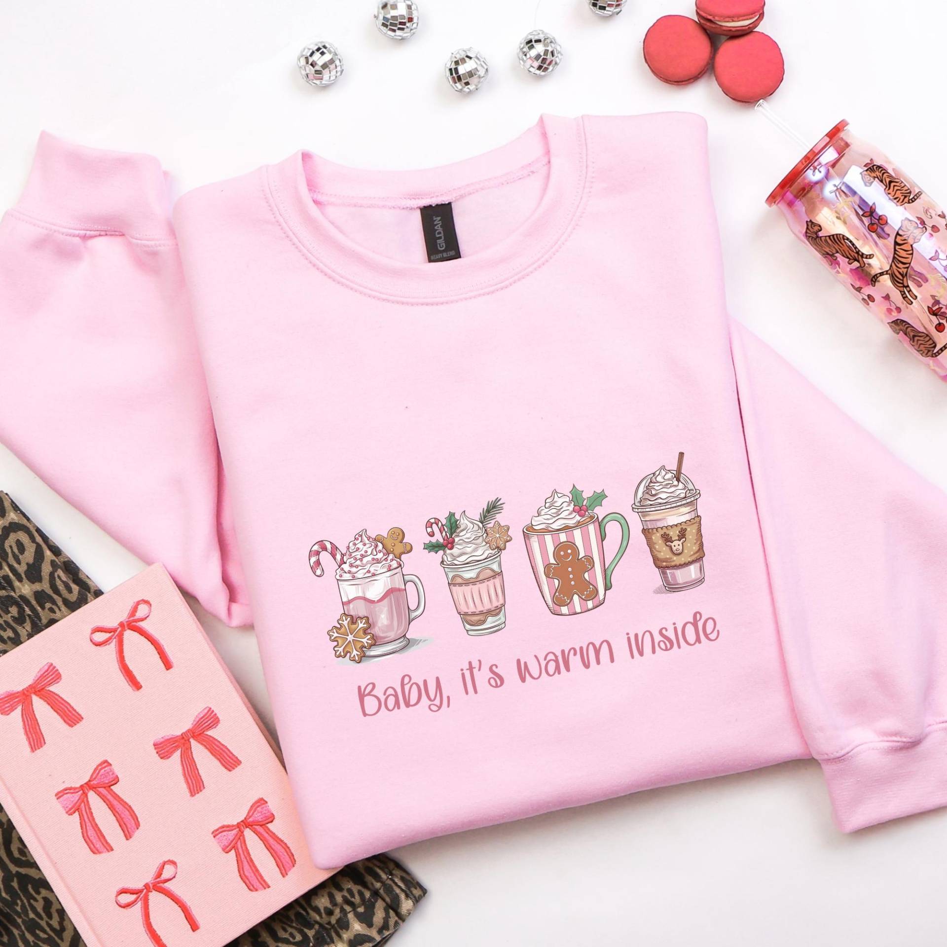 Baby It's Warm Inside Sweatshirt | Weihnachtspullover Damen Winter Cozy Pullover Christmas Coffee Sweater Weihnachtsgeschenk von OttentialPrints