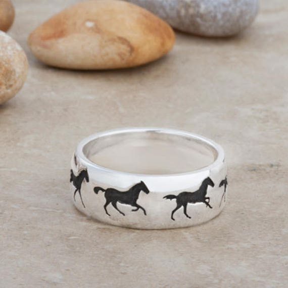 Galoppierendes Pferd Ring Laser Graviert von OtterlyYoursDesigns