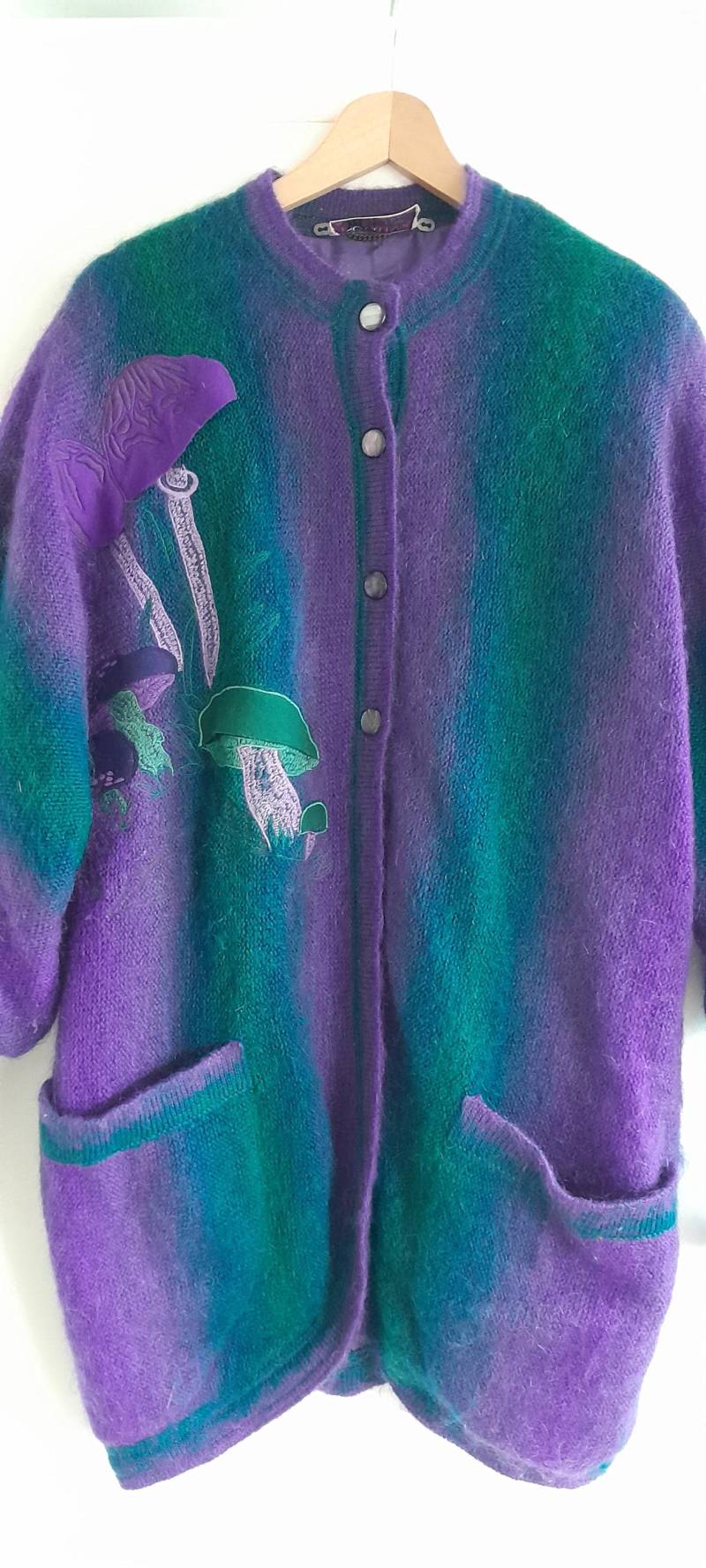 Vintage Mohair Cardigan Mit Pilzmotiv. 77% Mohair, Lila, Grün, Strick von OttiliesVintage
