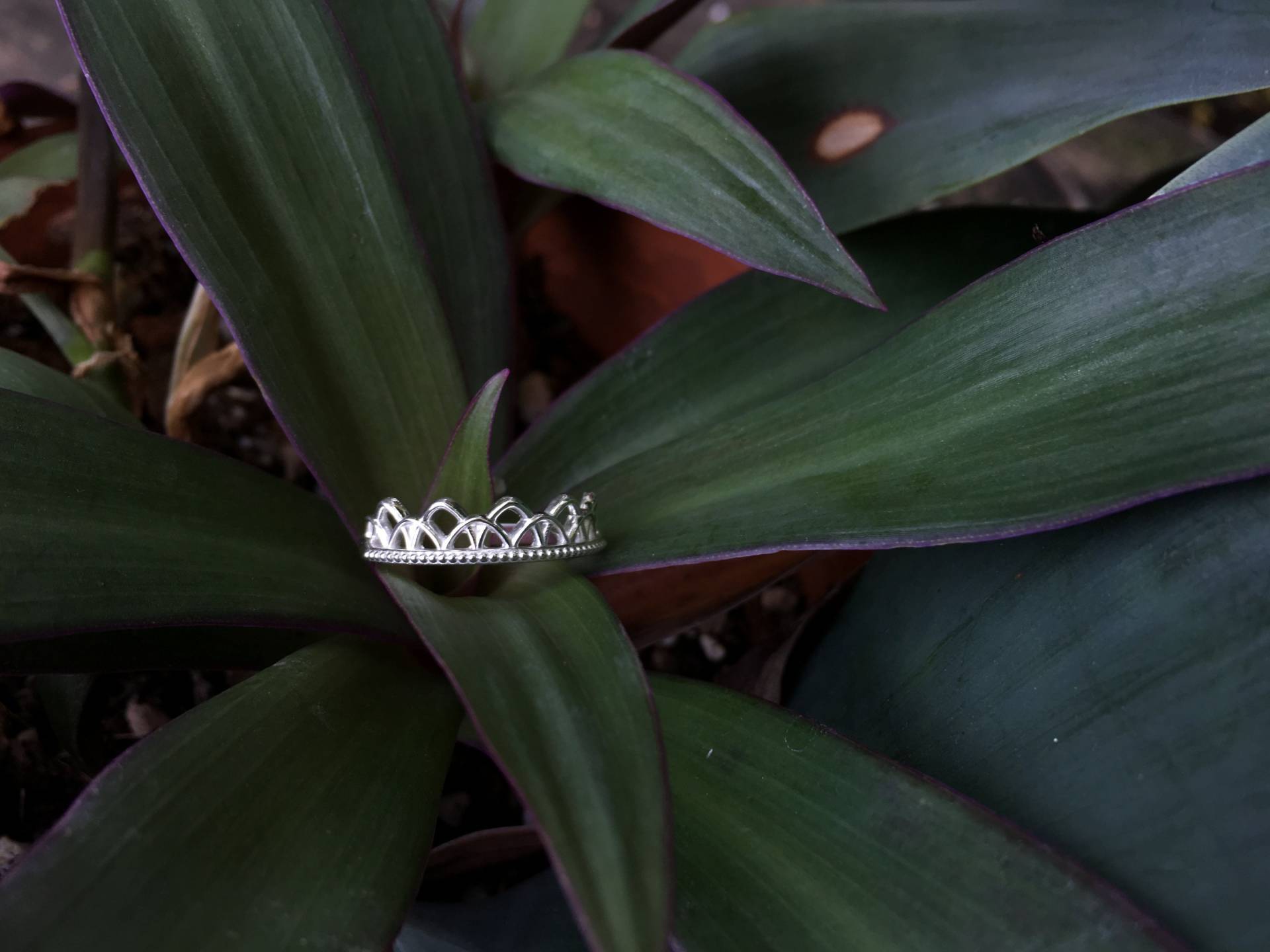 stapelbarer Kronenring Aus Recyceltem Silber von Oudin