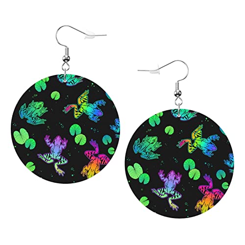 Mystische bunte Frösche-Ohrringe. Mystische bunte Frösche-Ohrringe aus Leder in runder Form. Leichter, baumelnder Damen- und Mädchen-Schmuck, perfekt für den Alltag von Oudrspo