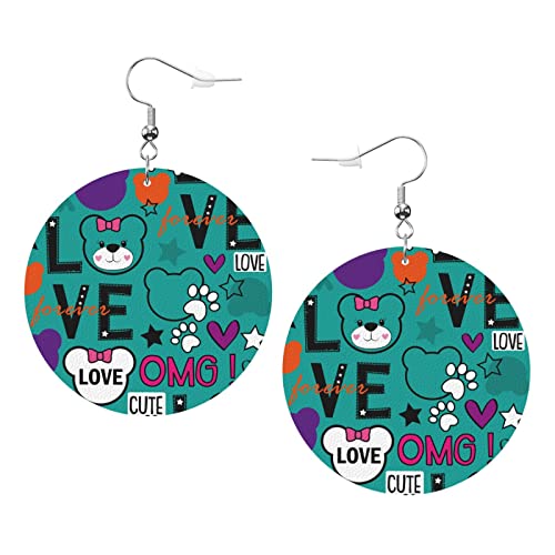 Niedliche Teddybär-Ohrringe. Niedlicher Teddybär-Ohrring aus Leder in runder Form. Leichter, baumelnder Damen- und Mädchen-Schmuck, perfekt für den Alltag von Oudrspo