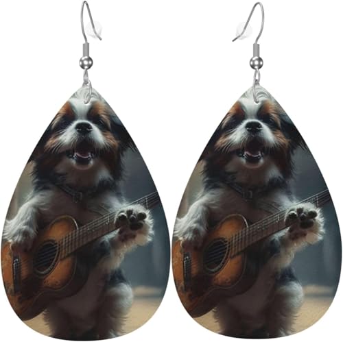 Ohrringe aus Leder in Tropfenform, leicht, baumelnde Tropfenohrringe für Damen – Hund spielt Gitarre, süße Musik, weiß von Oudrspo