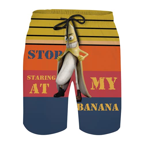 Oudrspo Lustige Badehose mit Aufschrift „Stop Staring at My Banana, schnelltrocknende Strandshorts für Herren mit Netzfutter und Taschen von Oudrspo
